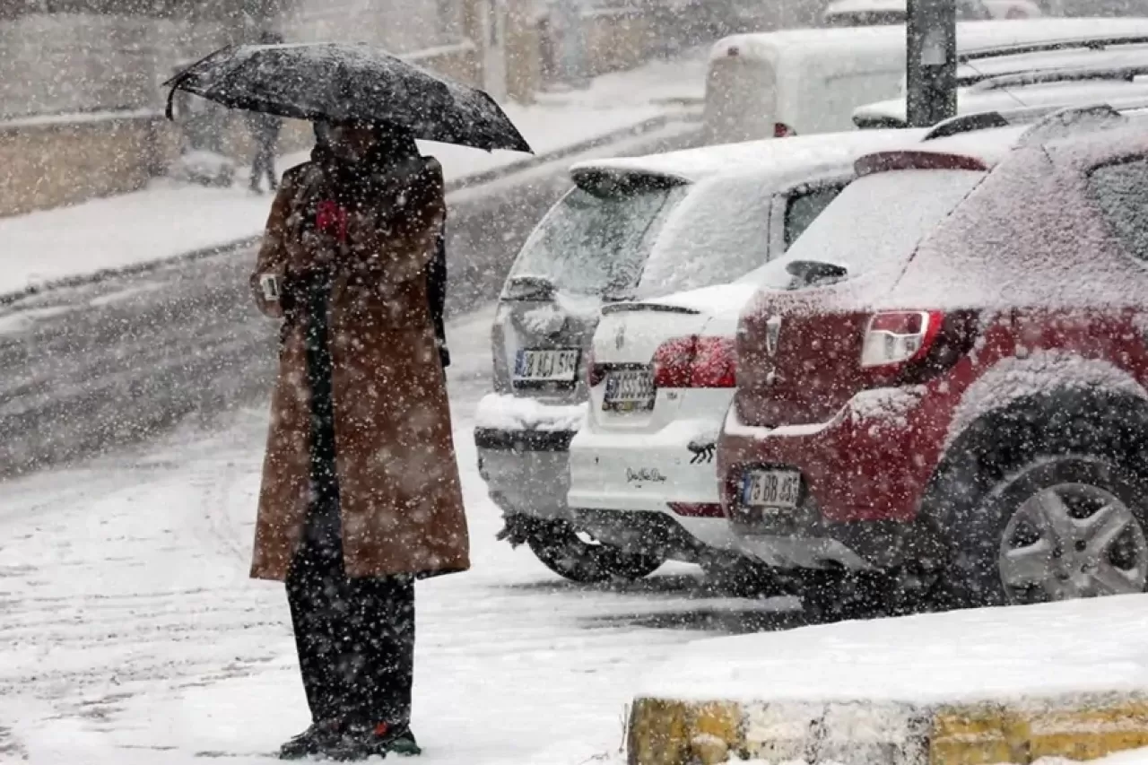 Meteorolojiden 16 il için sarı kodlu uyarı: Kuvvetli kar yağışı bekleniyor