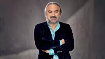 Kıbrıs'ta sahnede fenalaşan sanatçı Volkan Konak hayatını kaybetti